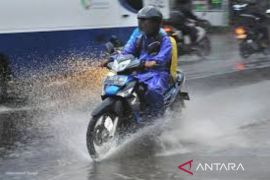 Bangka Belitung diguyur hujan, Honda Babel bagikan tips aman berkendara di musim hujan