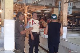 Satpol PP sosialisasi Pergub HPR ke penjual anjing dan babi di Jaktim