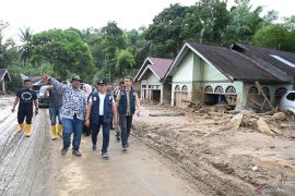 Respon Sigap Wako Bukittinggi Ramlan Nurmatias Bantu Bencana Sumbar