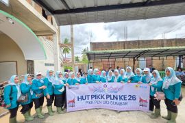 Srikandi dan PIKK PLN Hadir untuk Rakyat, Dampingi Pengungsi Korban Banjir di Sumatera Barat