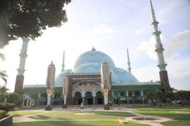 Pemkot Tangerang : Menara Masjid Al-Azhom aman meski goyang diterpa angin