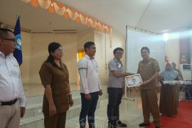 Bupati Bangka Barat berikan PT Timah penghargaan PBB-P2