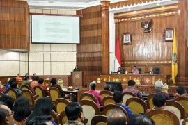 DPRD Bali berikan masukan soal raperda pengendalian toko moderen