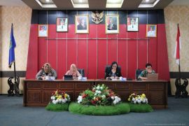 Kanwil Kemenkum Kalbar gelar sosialisasi, monev harmonisasi raperda di Sanggau