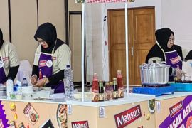 Ratusan ibu ikuti masak pangan lokal, hasilkan seribu paket makanan bergizi