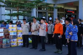 Wako Payakumbuh Zulmaeta lepas 100 personel gabungan bantu penanganan bencana
