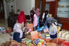 GOW Payakumbuh salurkan puluhan paket bantuan untuk masyarakat