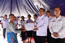 Pemkab Samosir kembali bantu korban kebakaran Sidaji, Wabup serahkan Admindukdan uang tunai