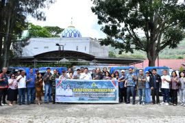 Berangkatkan lima mobil pembawa bantuan sosial, Bupati Samosir: Doa masyarakat Samosir selalu bersama saudara kita  terdampak musibah