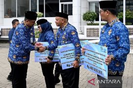 Gubernur Sumut serahkan bantuan Korpri Rp2 miliar untuk  korban bencana