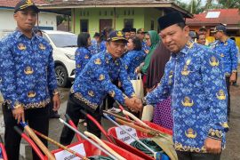 Kecamatan Babalan Langkat terima alat gotong royong bersih-bersih dampak banjir