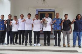 Bupati Langkat terima bansos dari Bupati Sergei untuk warga terdampak banjir