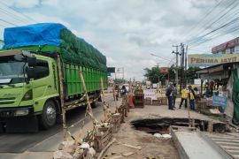 Jalan amblas di Lintas Timur polisi lakukan rekayasa Lalin