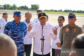 Menko Polkam apresiasi personel yang telah antar logistik lewat udara