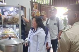 Satpol PP Jakut edukasi rumah makan soal larangan jual daging anjing