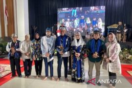 Ayep Zaki dan Dessy Ratnasa jadi Bapa Indung Budaya