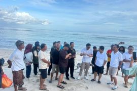 Bupati Adi Arnawa Dialog dengan Komunitas Masyarakat Pantai Bingin