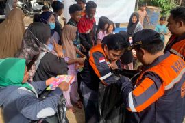 Relawan Bea Cukai layanani pemeriksaan kesehatan korban bencana Aceh