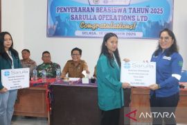 SOL serahkan beasiswa untuk 76 mahasiswa Pahaejae dan Pahaejulu Taput