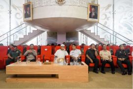 Bupati Adi Arnawa Tinjau Layanan "Kontak Bupati" dan Pengembangan CCTV Analitik