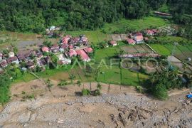 Sawah rusak akibat banjir bandang di Sumatera Barat Page 2 Small