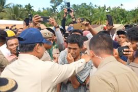 Prabowo tinjau posko pengungsi di Agam Sumatera Barat