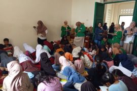 UINSU-Satgas ITB berikan layanan psikososial bagi anak terdampak banjir di Tanjung Pura