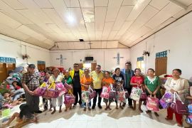 Golkar pastikan paket Natal tiba di pengungsian Sibalanga Sumut