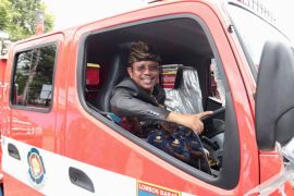 Lombok Barat beli dua mobil pemadam kebakaran