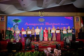 Anugerah Baiduri ke-14 untuk Kasmarni, Bukti Komitmen Menguatkan Peran Perempuan Bengkalis