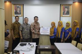 Pemkab Sleman berikan bantuan langsung tunai DBHCHT karyawan pabrik rokok