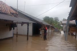 Ratusan rumah di tiga kecamatan Kota Serang terendam banjir