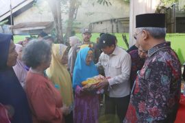 Warga Pontianak serbu 3.500 paket sembako murah di Pontianak Utara