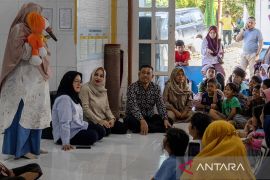 Indonesian govt provides trauma healing for flood survivors in Padang
