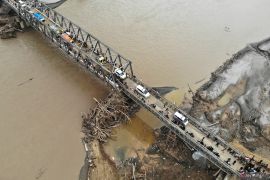 Land access to central Aceh reopens after flood, landslide damage
