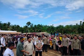 Prabowo Subianto tinjau pembangunan hunian sementara di Agam