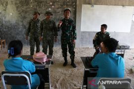 Satgas Pamtas Kostrad Berikan Edukasi Wawasan Kebangsaan kepada Pelajar