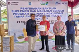 Pelindo Pangkalbalam serahkan suplemen - makan bergizi tekan stunting