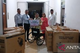 BRK Syariah Bagansiapiapi Serahkan Bantuan Kursi Roda untuk RSUD dr. RM. Pratomo