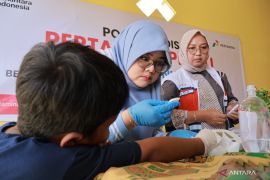 Pertamina lakukan jemput bola obati korban banjir bandang Agam