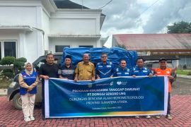 DSLNG dan rumah zakat salurkan 100 paket hygiene kit bagi warga terdampak banjir di Sumut