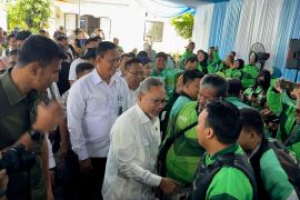 Indonesian govt offers 900 cheap food packages to online taxi drivers