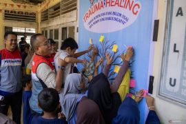 Pertamina bantu pulihkan psikologis anak-anak terdampak banjir Agam