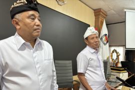 KPU Badung klaim aksi spontan buang sampah kiriman ke selokan