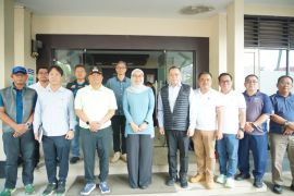 Bupati Garut mendukung peluasan industri untuk serap tenaga kerja