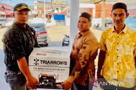 Pemkab Nagan Raya bagikan 50 unit genset bantu penerangan bagi pengungsi dan korban banjir