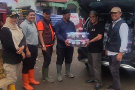 1 ton rendang pertama dari Ranah Minang sampai di Aceh dan Sumut