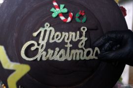 Miniatur kereta natal dari cokelat