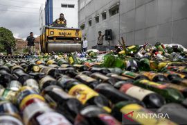 Pemusnahan miras jelang Natal dan Tahun Baru di Cimahi