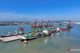 Terminal Teluk Lamong sambut kedatangan perdana kapal MV YM Continuity